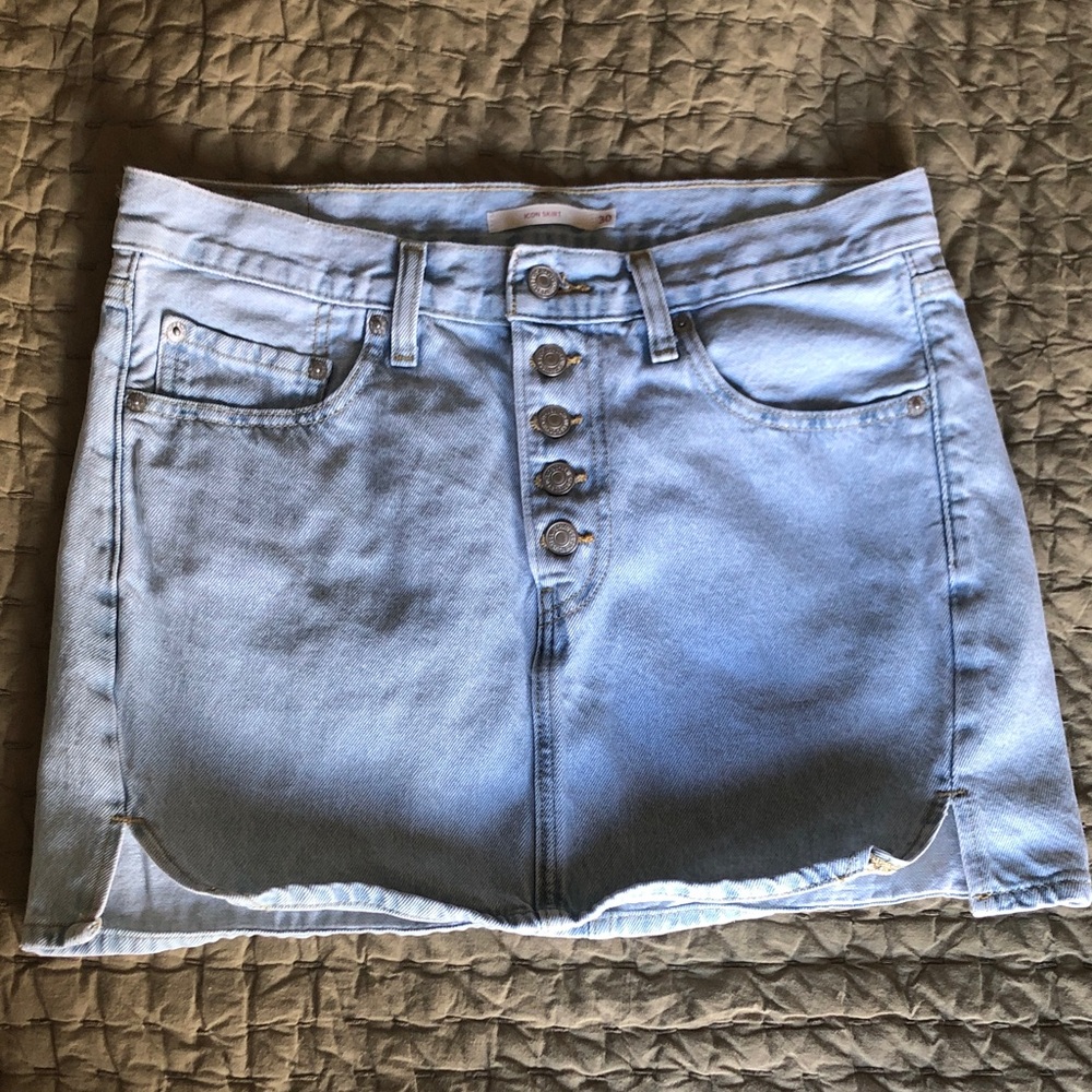 Levi Icon Button-Front Skirt